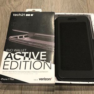 Black tech21 Evo Wallet Active Edition iPhone7+/8+